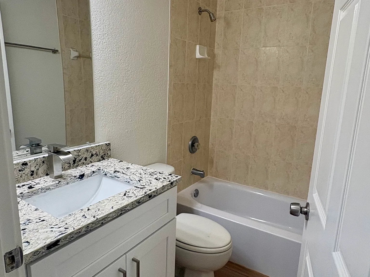 1 bed, 450 sqft, $1,400 — Photo 4