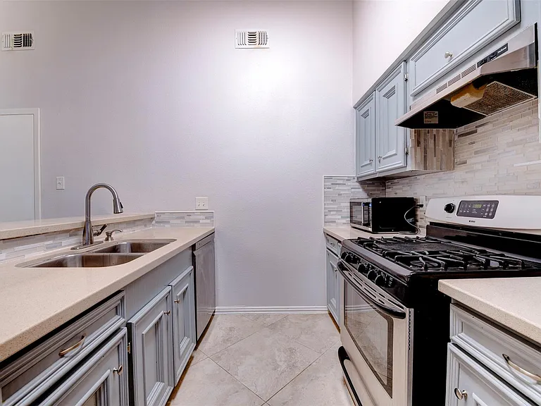 10703 Highland Woods Dr — Photo 27