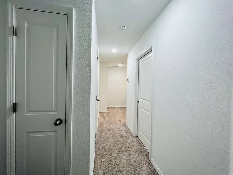 1561 Discovery St — Photo 18