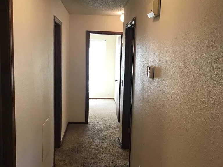 1104 E Edwards St — Photo 9