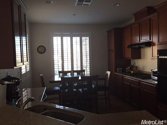 3rd image of 2441 Shady Oak Pl
