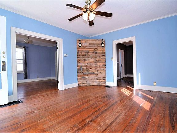 4th image of 710 E Parkland Ave