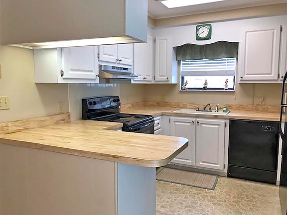 2nd image of 121 Las Palmas Blvd #121