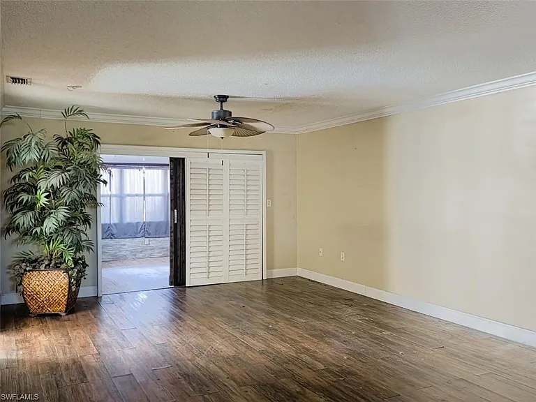 7631 Piping Rock Ct — Photo 4
