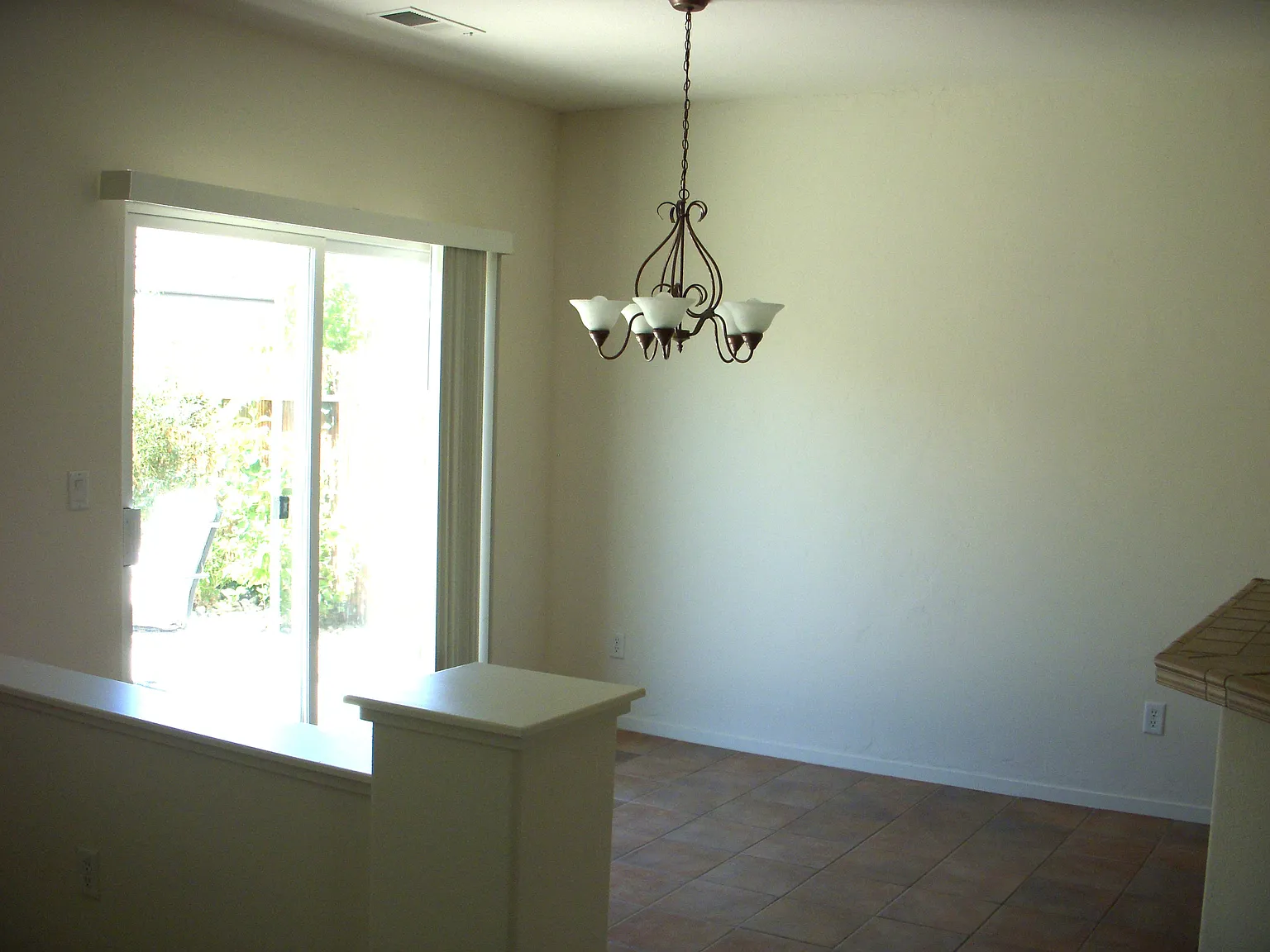 3 bed, 2.5 bath, 1675 sqft, $2,650 — Photo 2