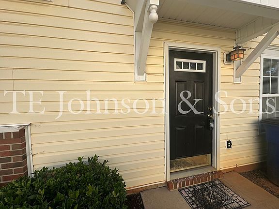 2nd image of 3351 Victoria Park Ln