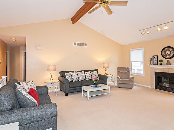 3rd image of 820 Lincoln Pines Pl