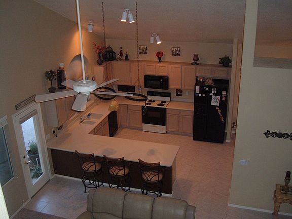 Large Kitchen with Breakfast Nook