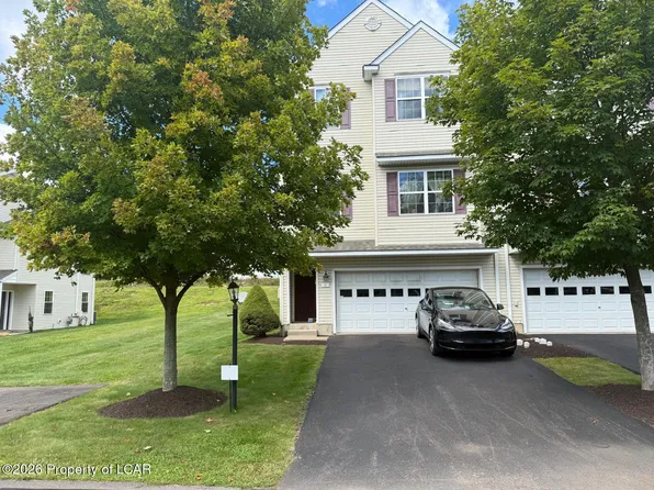 11 Nicole Ln, Hazleton, PA 18202