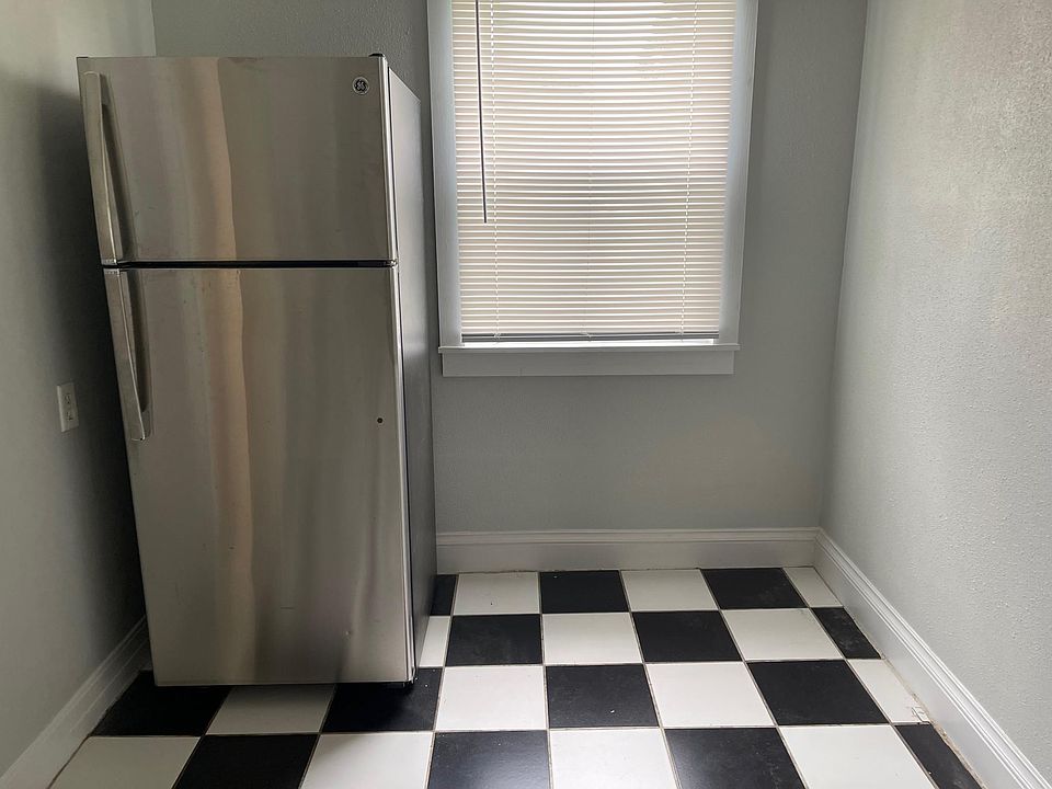 1st image of 2708 9th Ave N