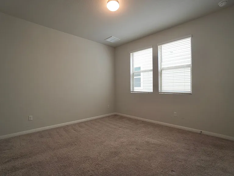 2513 Danbury Ln — Photo 15