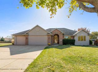 1966 Shelley Ct, De Pere, WI 54115
