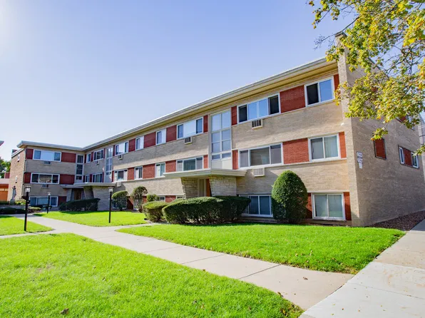 6827 W Raven St, Chicago, IL 60631