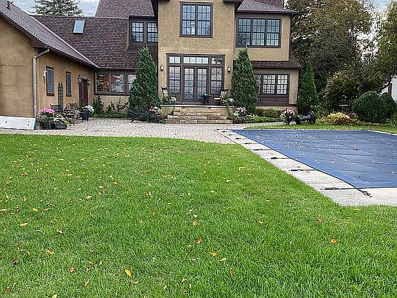 5th image of 218 Proctor Ave