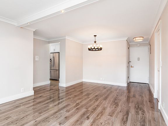 4th image of 301 E 79th St APT 4H