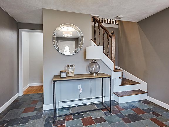 3rd image of 73 Heritage Ln
