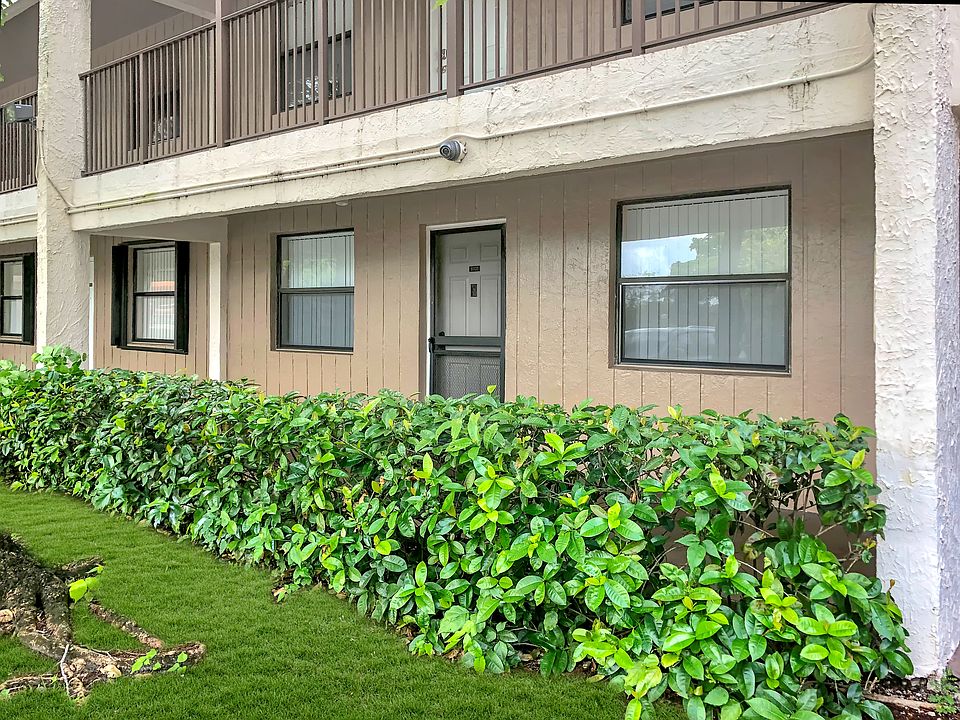2nd image of 8703 Shadowwood Blvd Unit 111