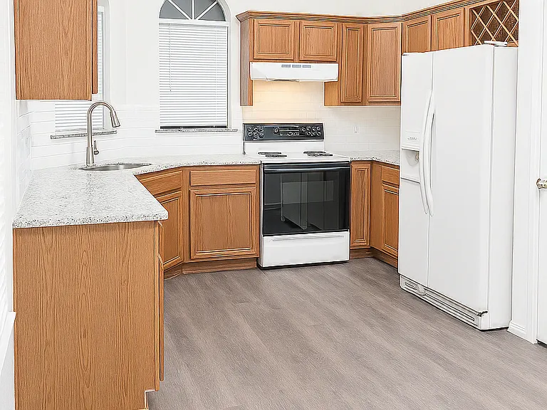 534 Meadow Ln — Photo 8