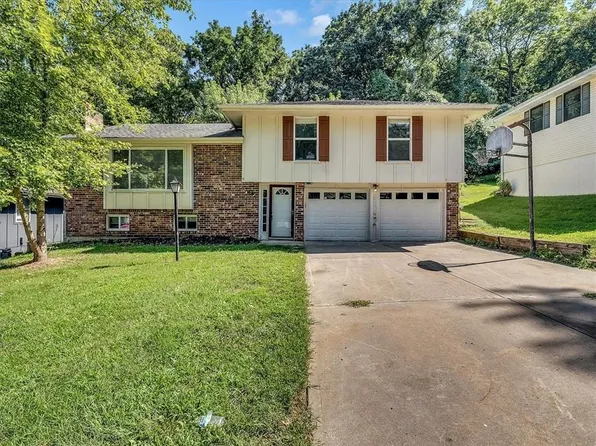 6261 NW 48th St, Kansas City, MO 64151