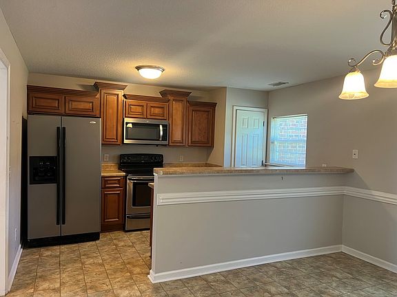 3rd image of 70 Miller St NE