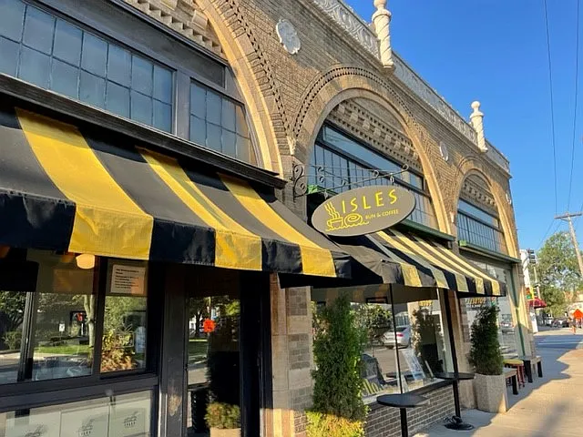 Isle Bun & Coffee less than one block!