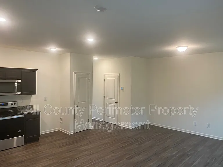 1117 Union Pacific Way — Photo 5