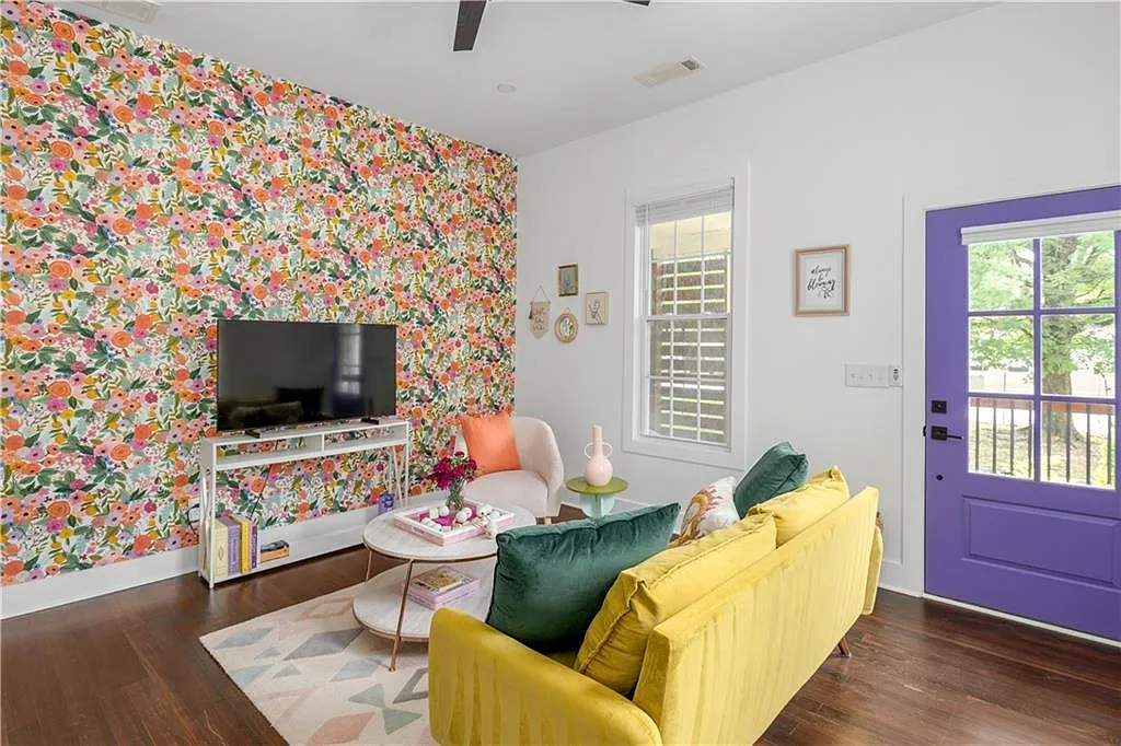1 bed, 1.0 bath, 647 sqft, $2,300 — Photo 2