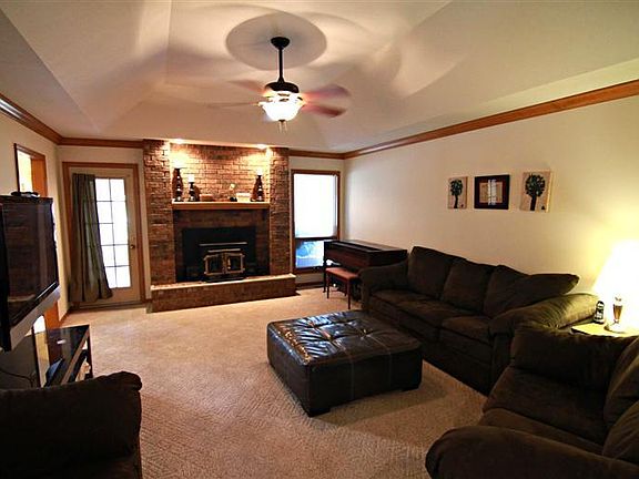3rd image of 1363 E Burntwood St