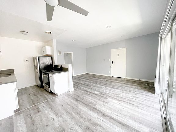 2nd image of 924 4th St #12.0