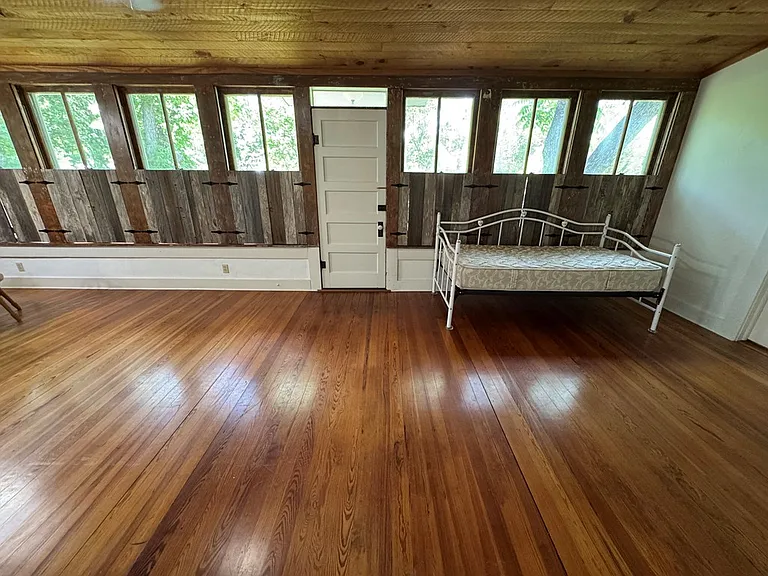 509 W Creek St — Photo 39