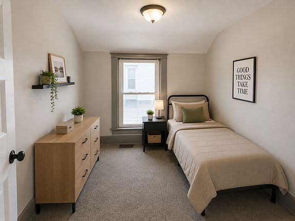 5th image of 716 Broadway Ave N #2