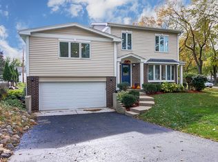 915 Prague Ave, Buffalo Grove, IL