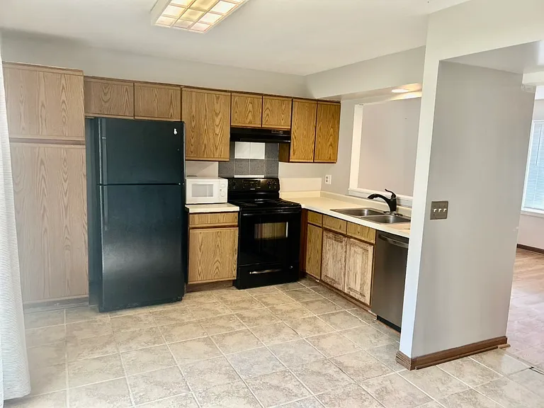 2732 Wilshire Ct — Photo 4