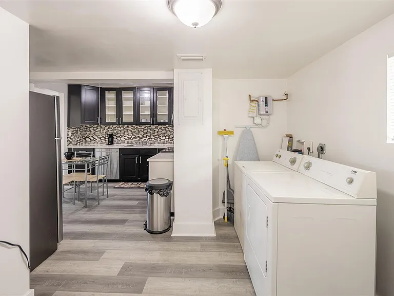 3120 SW 12th Pl — Photo 2