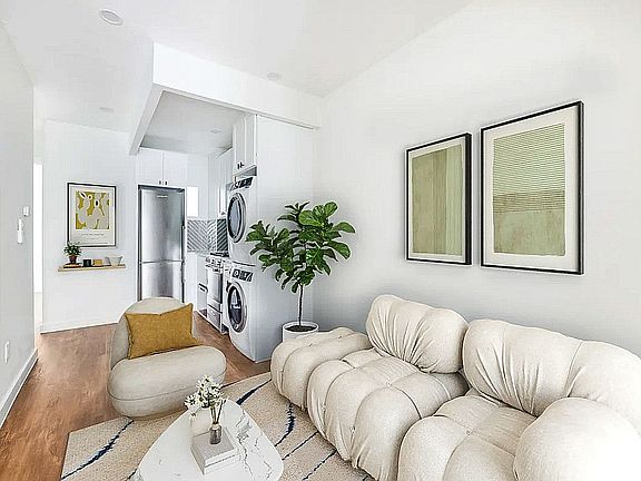 3rd image of 340 E 9th St APT 10