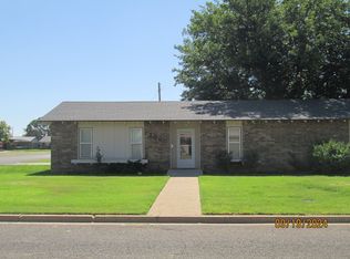 2801 W 21st St, Plainview, TX 79072