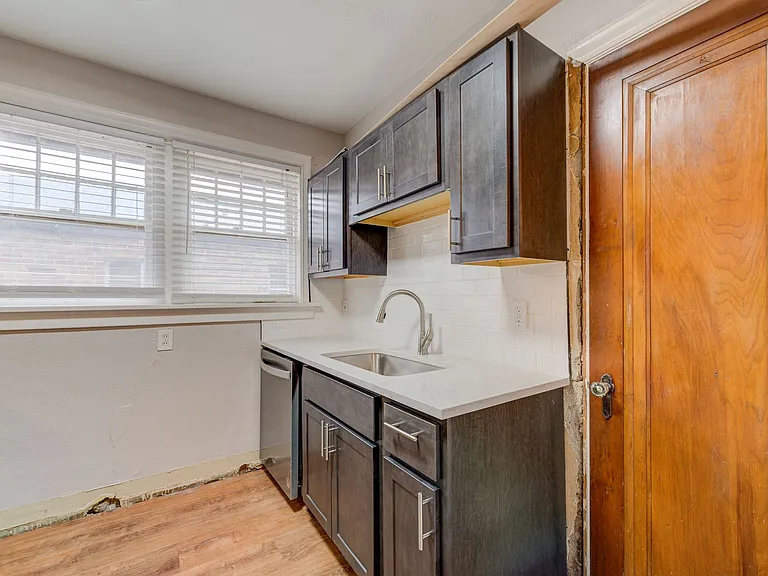 (242) 7156-58 Tulane Ave — Photo 8