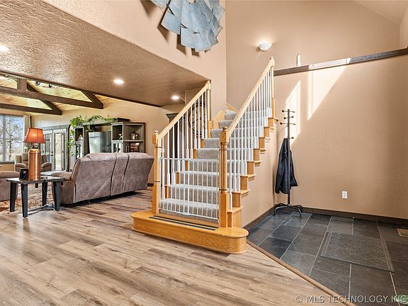 4th image of 23525 Harreld Rd