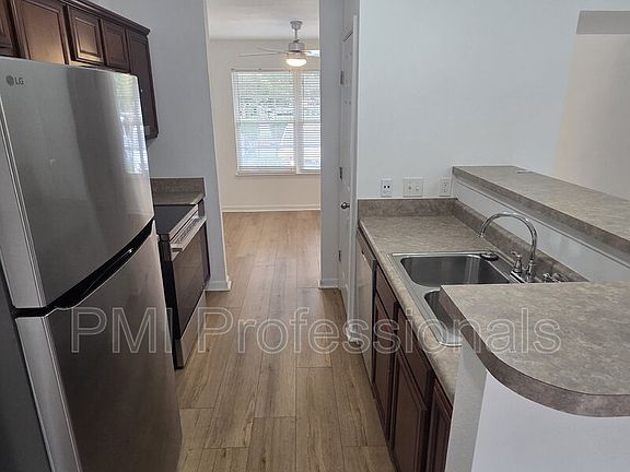 5th image of 108 Oak Valley Cir