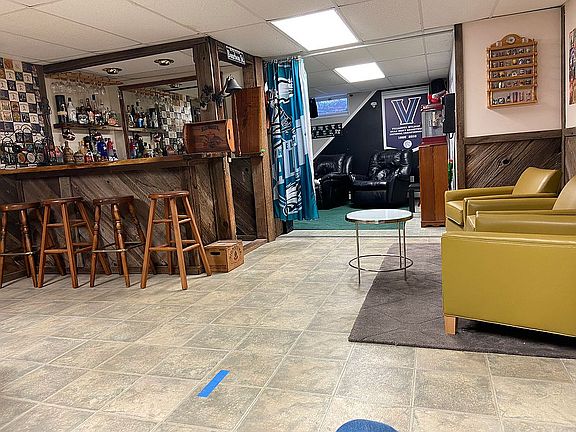 Bar and Lounge