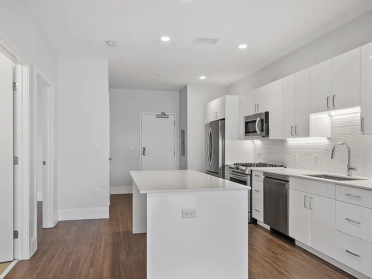 205 Maverick St #201 — Photo 13