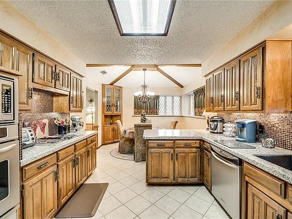 5th image of 2520 Stonegate Dr N
