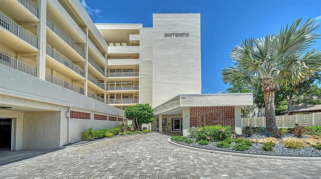 2 bed, 2.0 bath, 1389 sqft, $10,000 — Photo 2