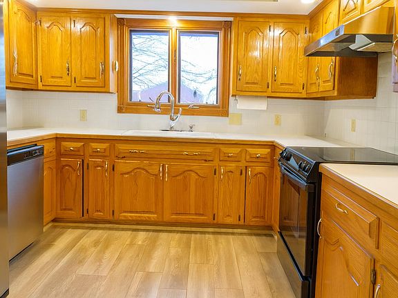 4th image of 2831 N Garry Street