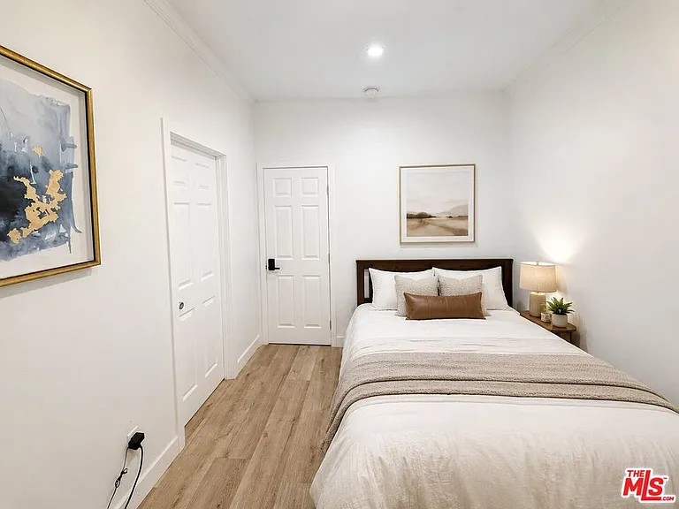 2927 S Catalina St #2925 — Photo 10