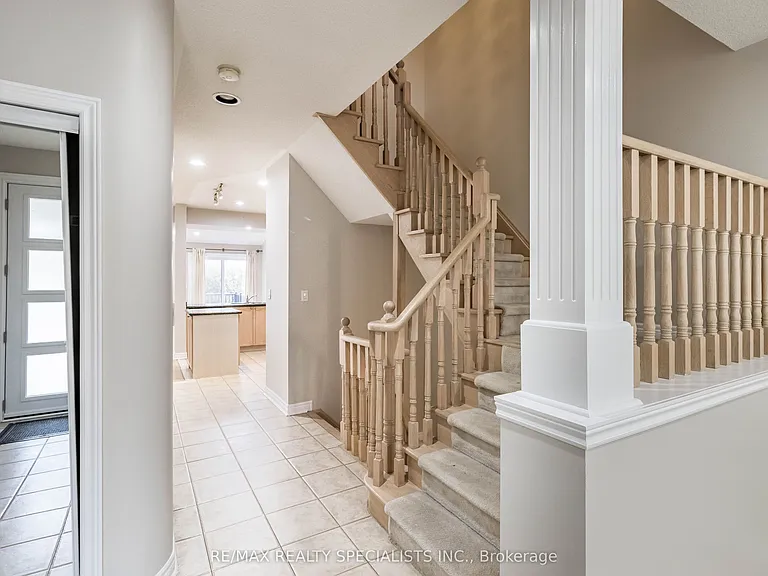 2115 Pinevalley Cres — Photo 9