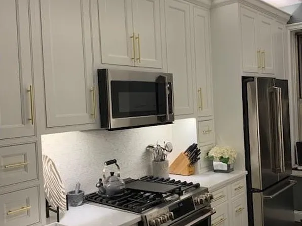 451 Clinton Avenue image 8 of 18