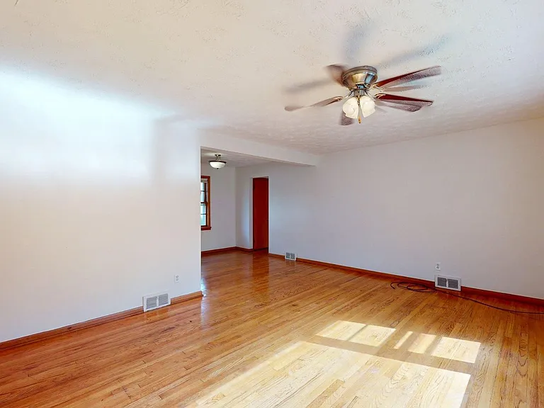 3239 Silsby Rd — Photo 2