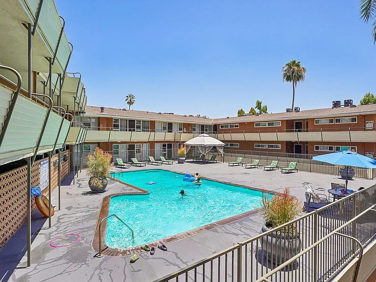 Terraces at South Pasadena Apartments — Photo 12