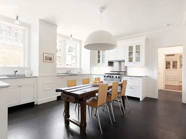 1020 5th Avenue image 5 of 14